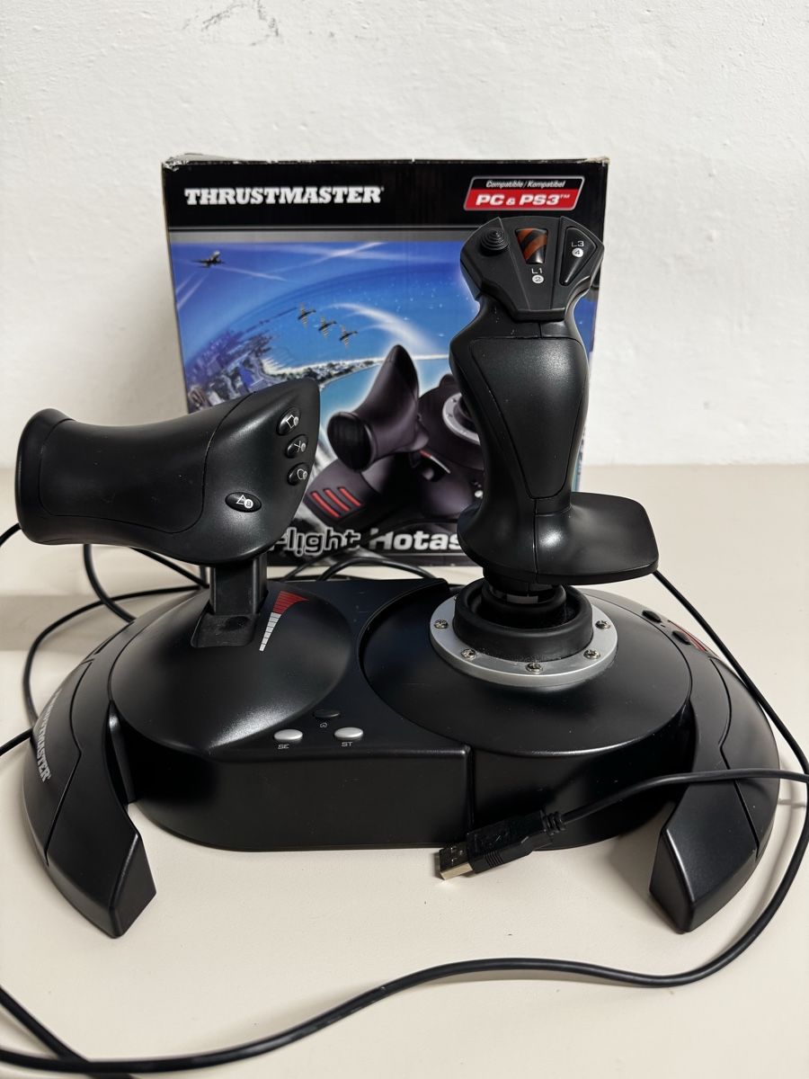Thrustmaster Manettes: Thrustmaster T.Flight Hotas X Joystick für PC & PS3 – D'occasion à Zürich par Nobs1