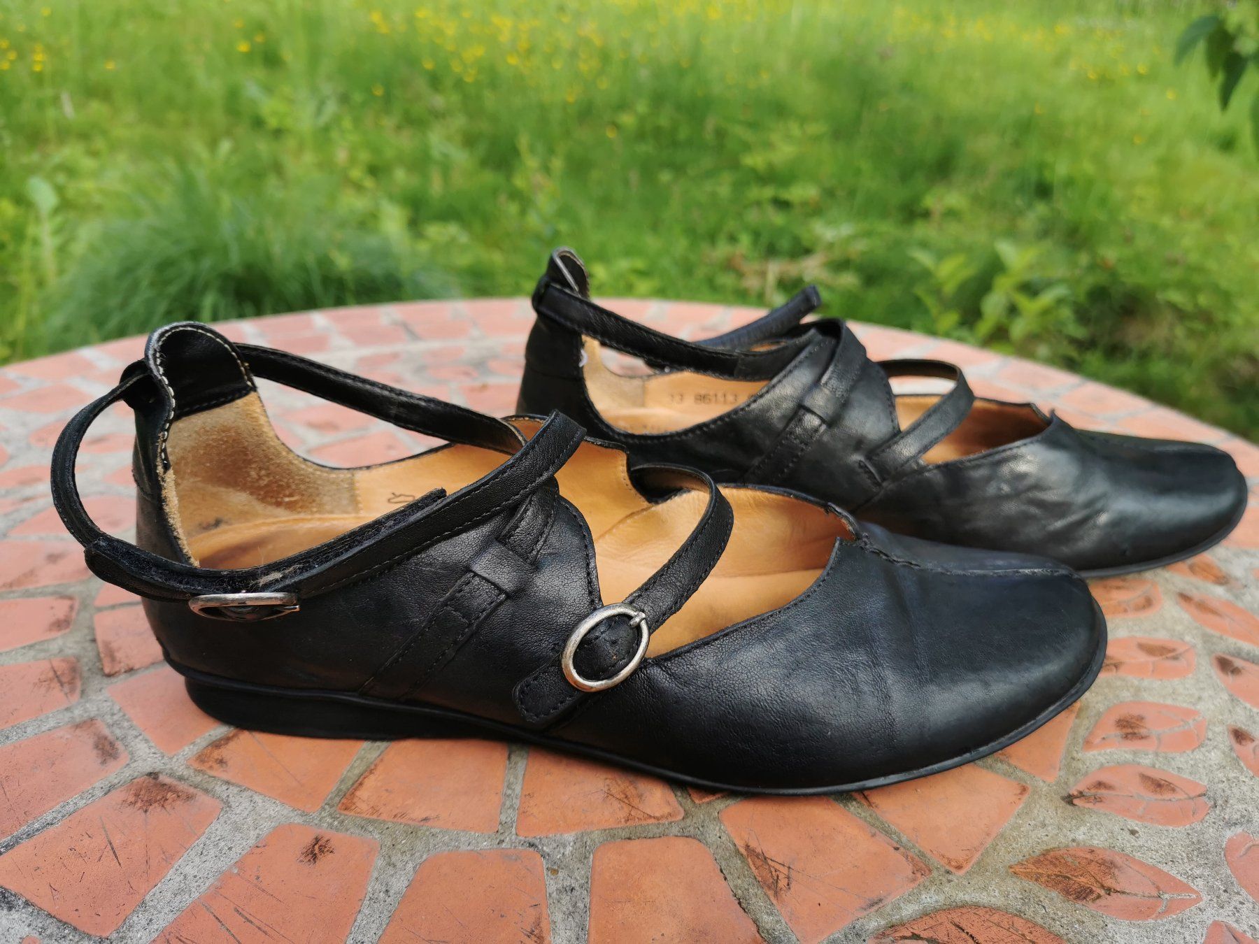 Think Scarpe da donna: Schwarze Riemensandale von Think! – Usato da Luzern venduto da buypie 1