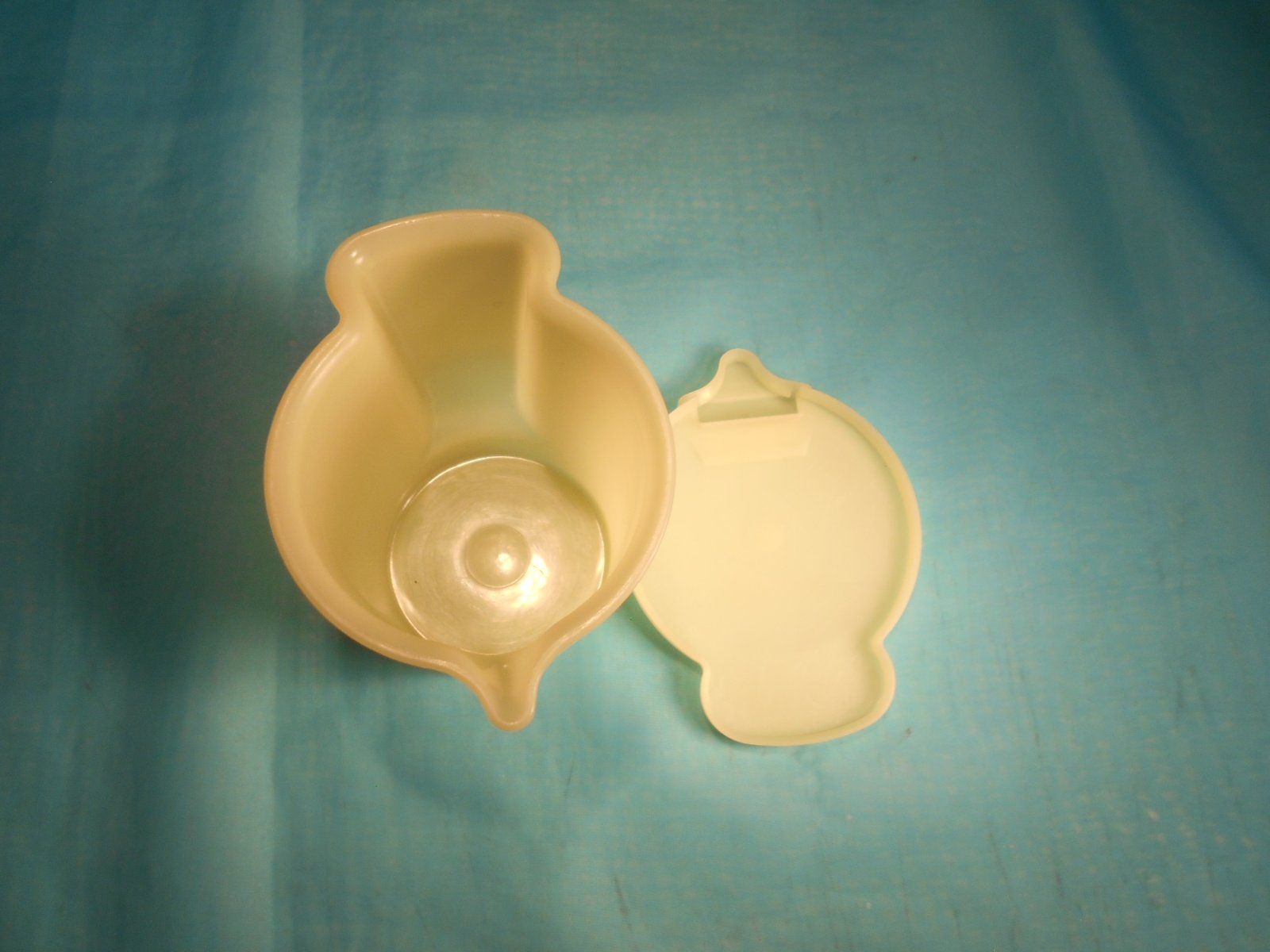 Tupperware Contenitori & Simili: Tupperware Milchkännchen, Vintage, England, hellgelb – Nuovo (secondo la descrizione) da Bellach venduto da JingleCherry 5