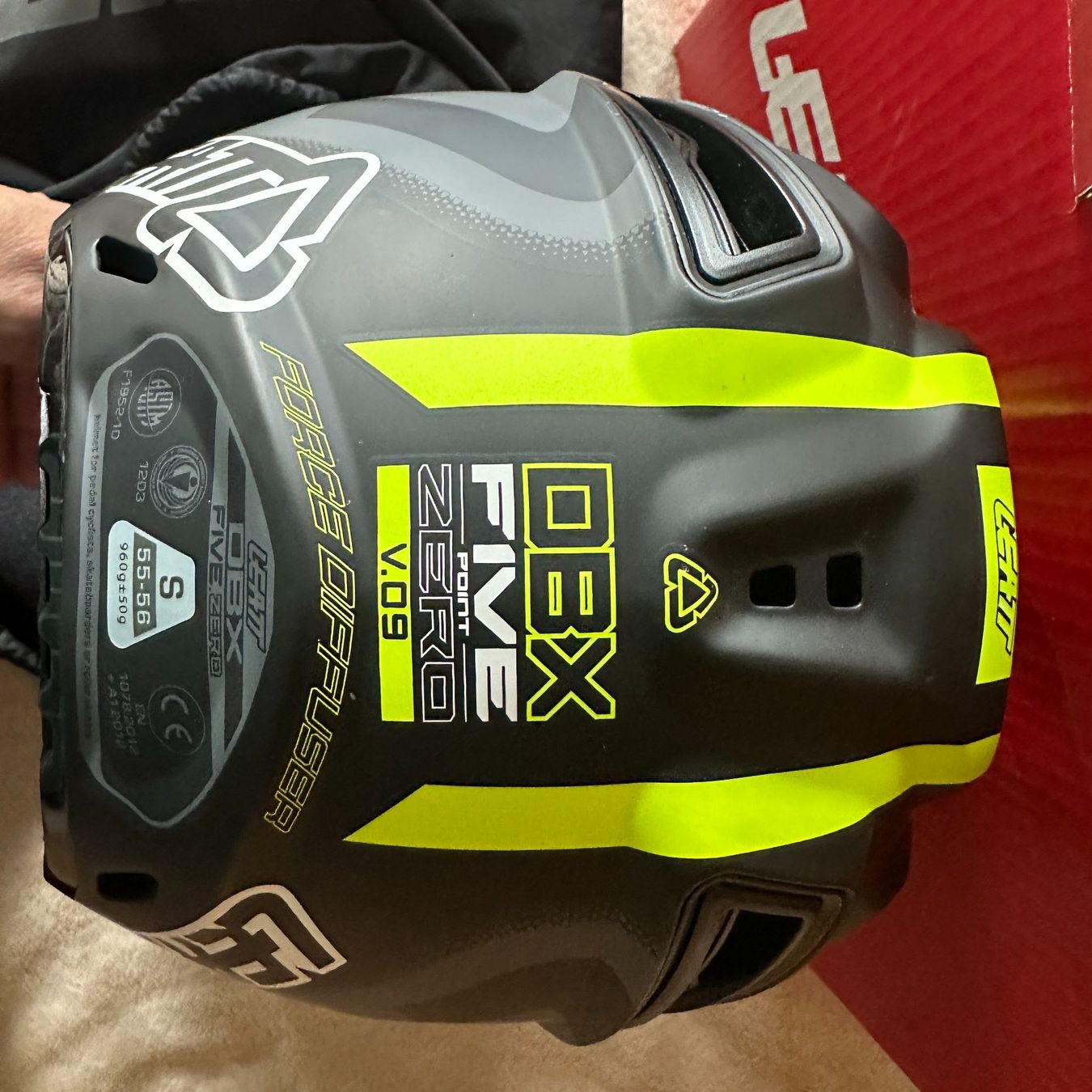 Leatt Caschi: LEATT Helm DBX 5.0 V09 55-56CM – Nuovo (secondo la descrizione) da Tägertschi venduto da TheChange 1