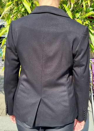 Schwarzer Damenblazer, elegant und zeitlos - Gr. Mlk.