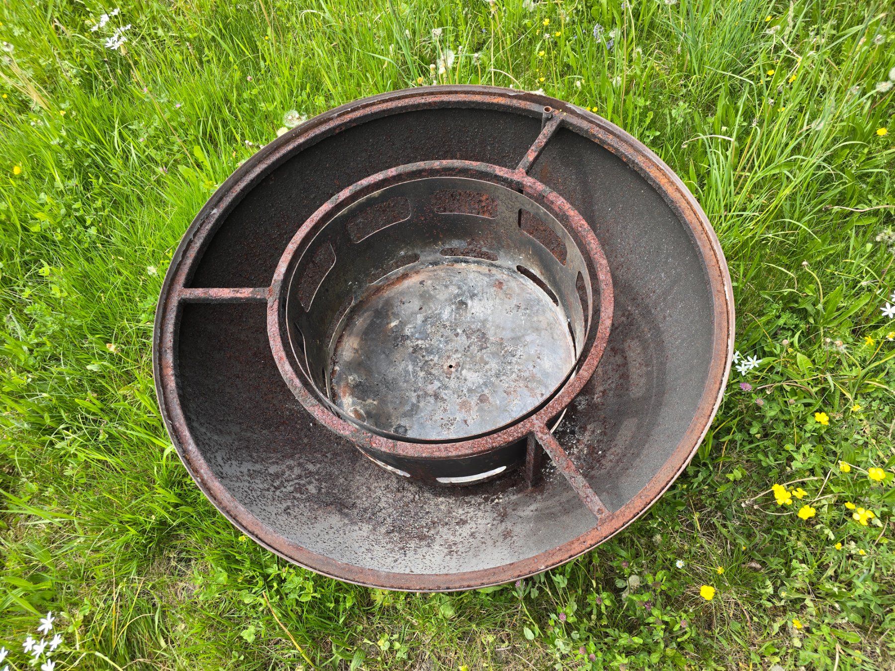 Bracieri: Feuerschale mit Grill-Edelstahlplatte und Grillrost – Usato da Volketswil venduto da Riello01 4