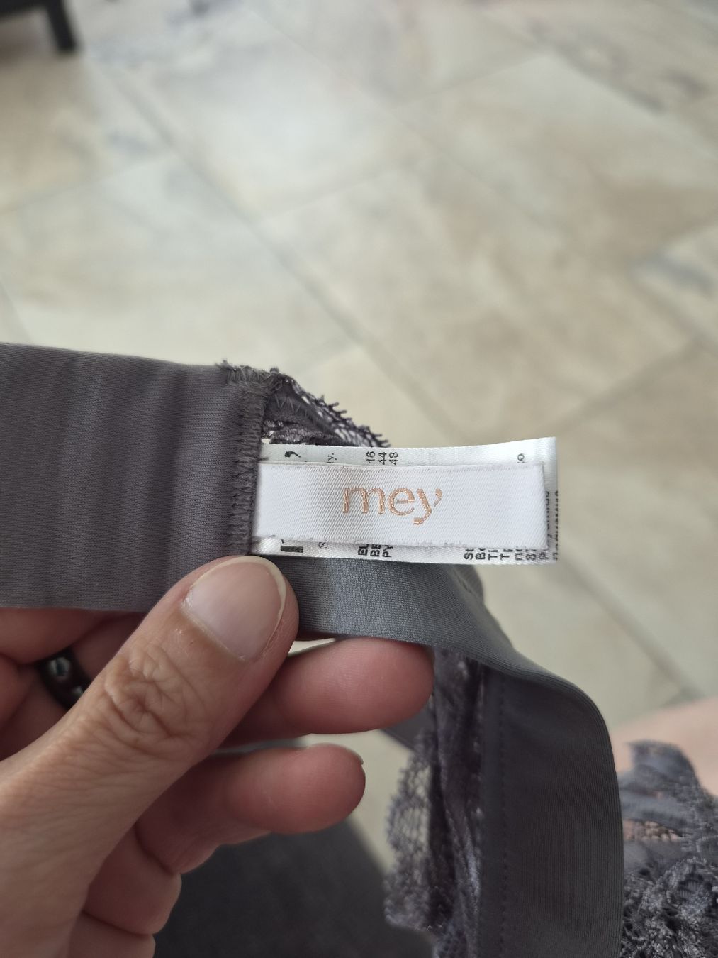Autres dessous: Mey BH Grau, Grösse L, bügellos – Neuf (Voir description) à Niederrohrdorf par Miripfiri 2