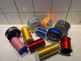 Lot à 11 Stück verschiedene Bänder für Weihnachtspakete