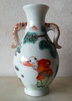 China Porzellan kleine Vase, um 1930-60, H = 10 cm