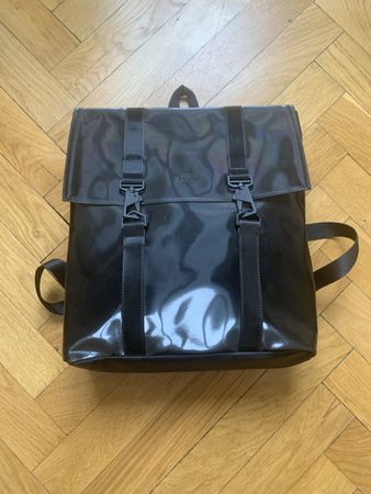 Sac à dos noir vinyle imperméable Rains