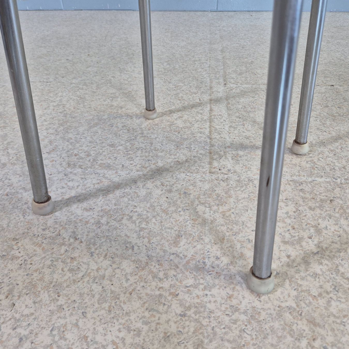 Sgabelli: Kelco Hocker Höcker Küchenhocker Tabouret grau – Usato da Nottwil venduto da Wondewa-Shop 5