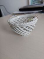 hübsches antikes Porzellan Körbchen
