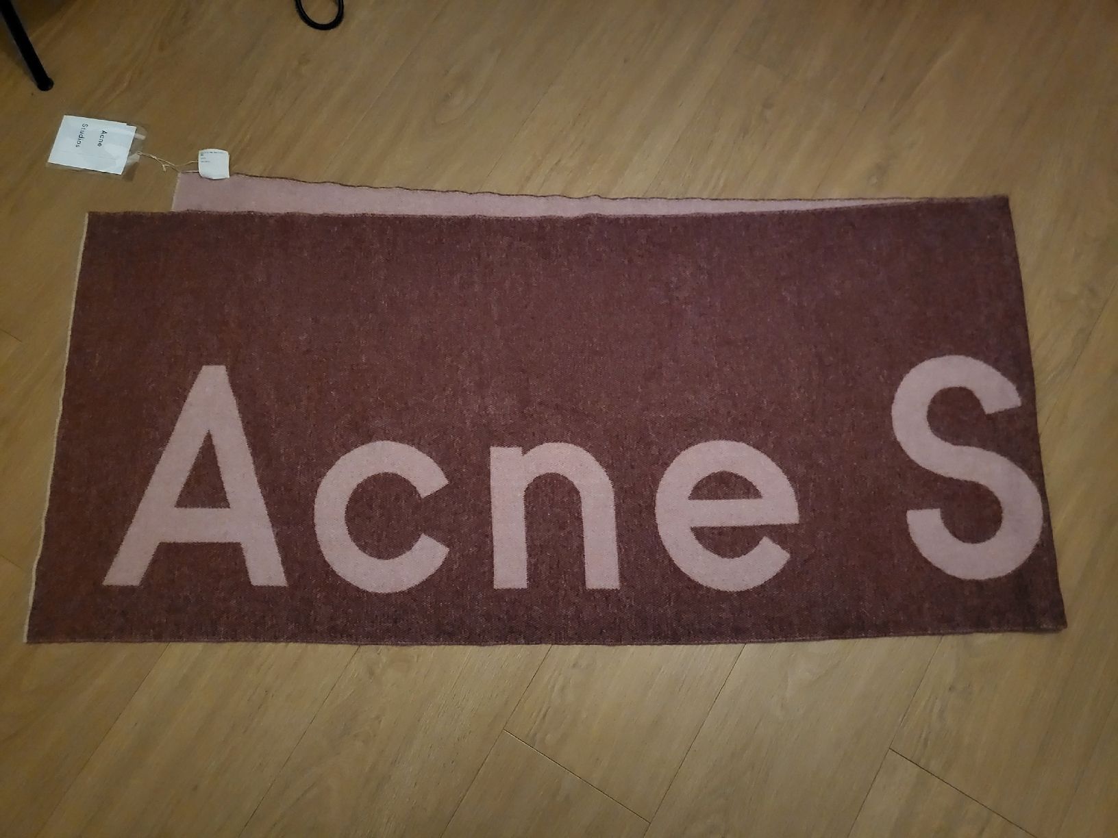 Acne Studios Foulard & Sciarpe: Acne Studios Schal – Nuovo (secondo la descrizione) da Hagendorn venduto da mar_b8zk