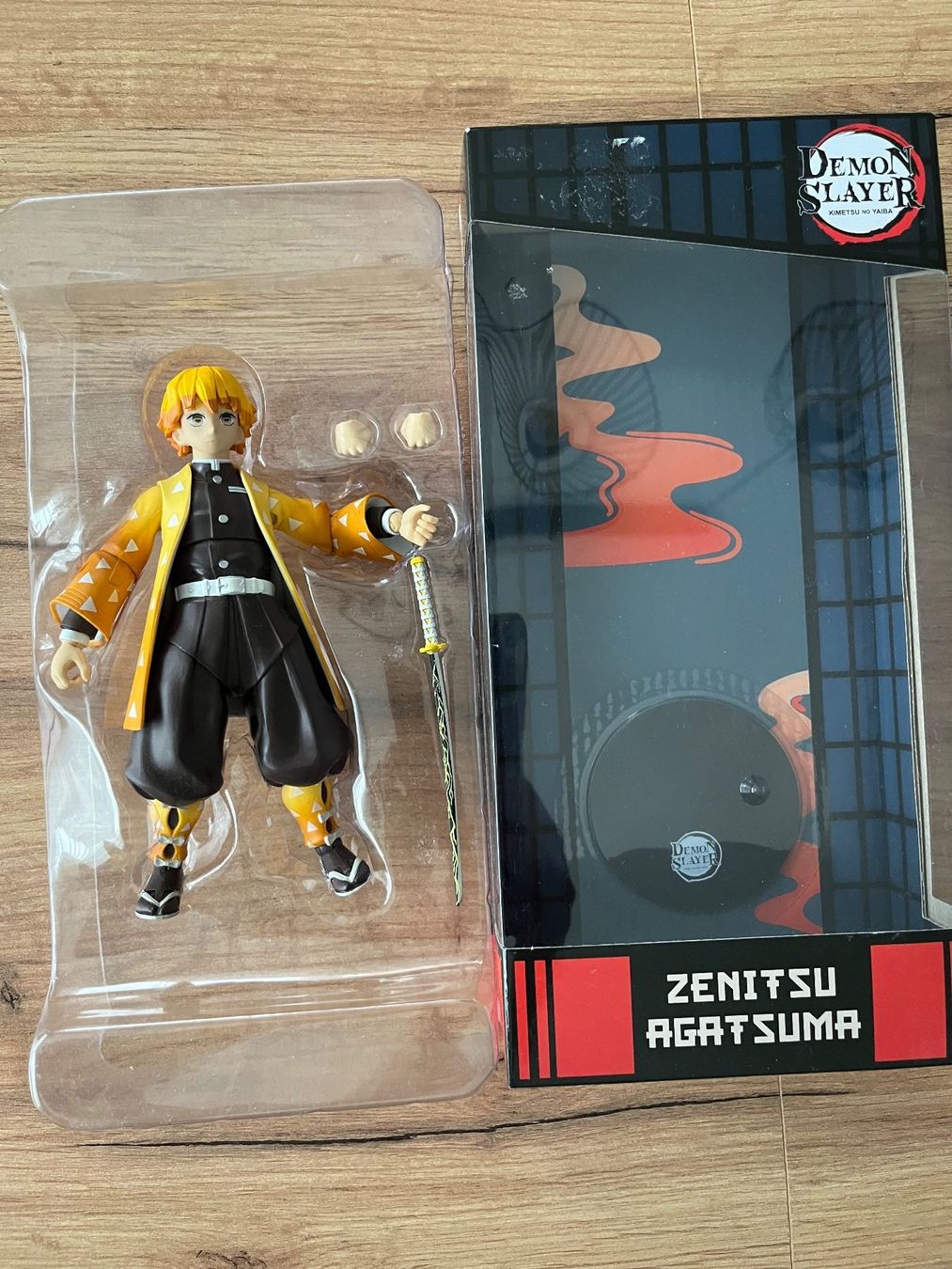 Statuette: Demon Slayer Zenitsu Agatsuma – Usato da St. Gallen venduto da Nickat