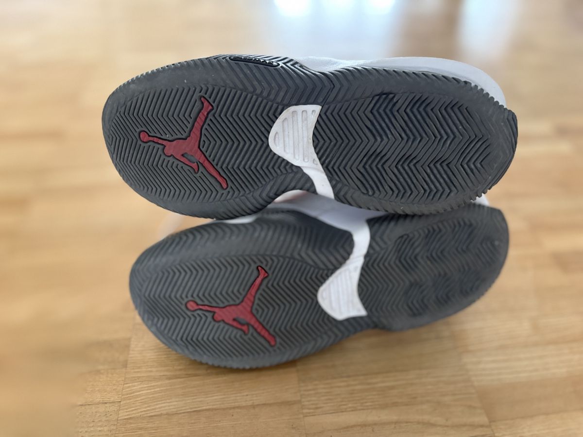 Jordan Scarpe per ragazzi: Jordans – Usato da Jona venduto da Glow24 2