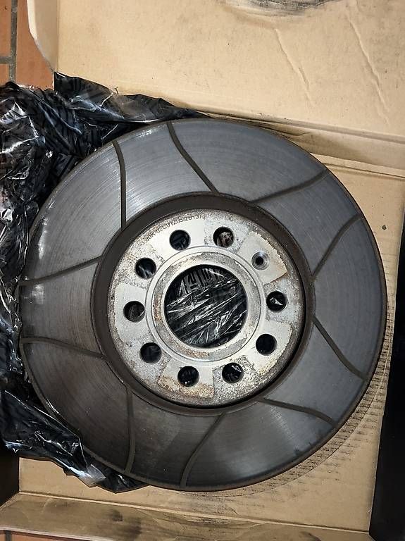 Toutes les pièces auto: BREMBO Max Vorderachse Bremsscheiben – D'occasion à Luzern par claiudiu