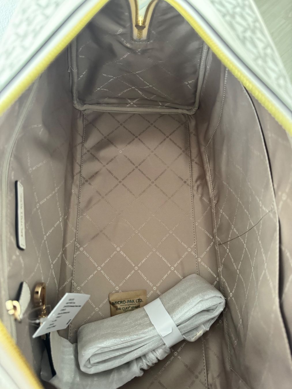 Michael Kors Borse da donna: Michael Kors Weekender light cream multi – Nuovo e nell'imballaggio originale da Wiedlisbach venduto da Sistershop 5