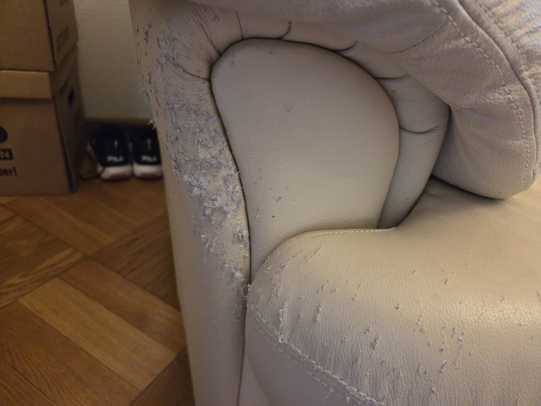 Sofas: Canapé à 3 places à donner – D'occasion à Genève par yan_vh72 2