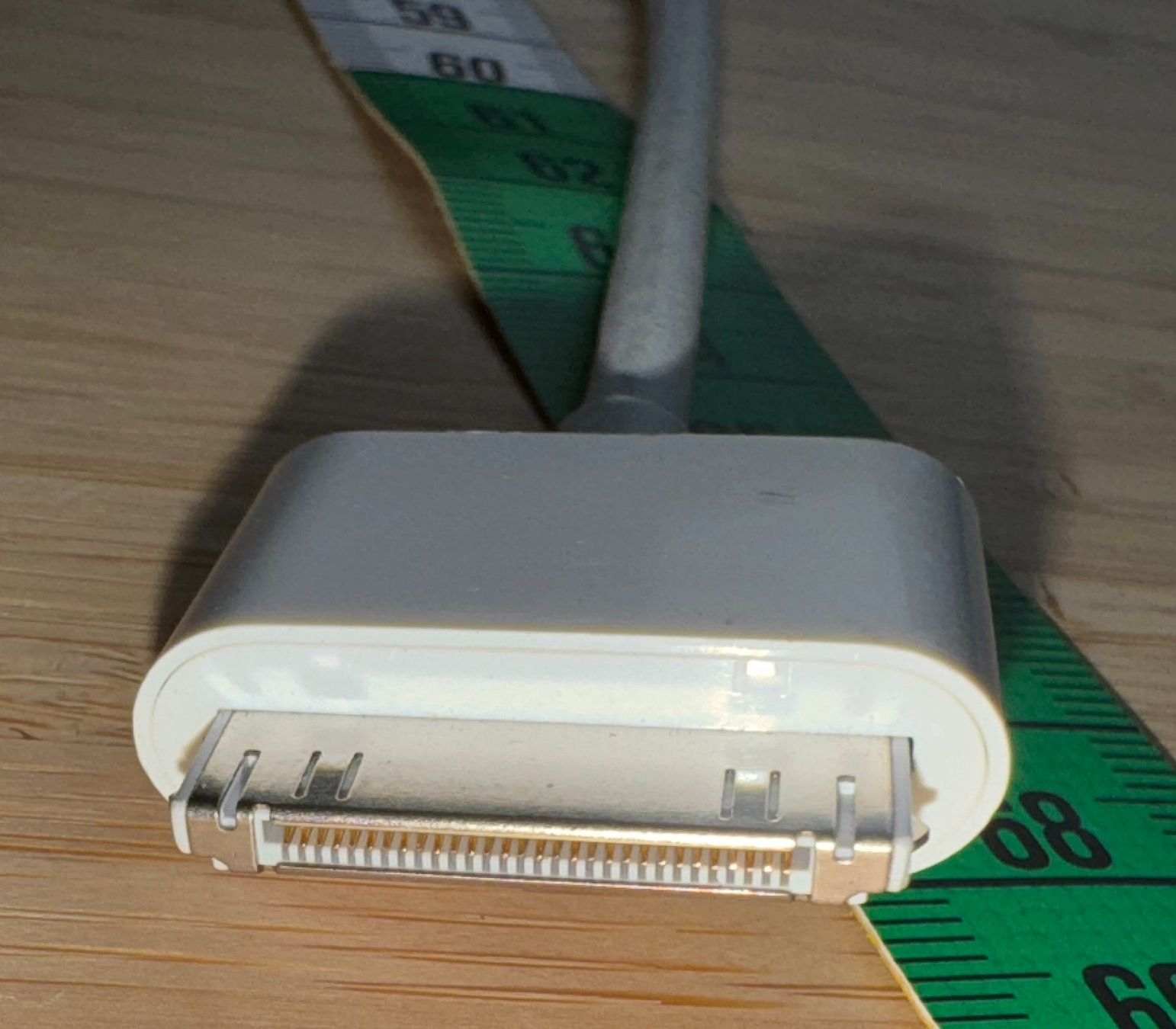 Apple Laufwerke & Adapter: Apple 30 Pin to VGA - Adapter – Gebraucht aus Winterthur von YaV