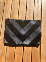 Pochette en cuir noir