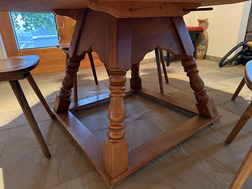 Set di tavolo e panche: Esstisch mit 6 Stabellen – Usato da Illnau venduto da mei_8cyp 2