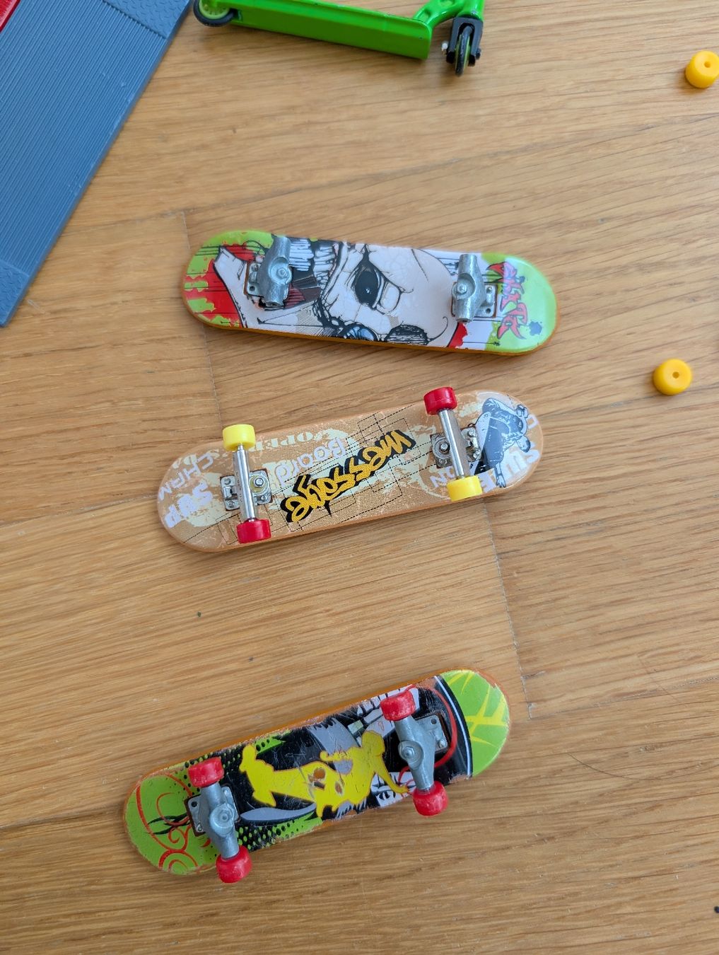 Giocattoli: Fingerboard Set mit Rampe & Scooter – Usato da Wädenswil venduto da HummerZH 2
