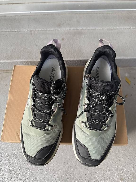 Adidas Chaussures femmes: Adidas Terrex AX4 GTX W Wanderschuhe – D'occasion à Zürich par Lea036