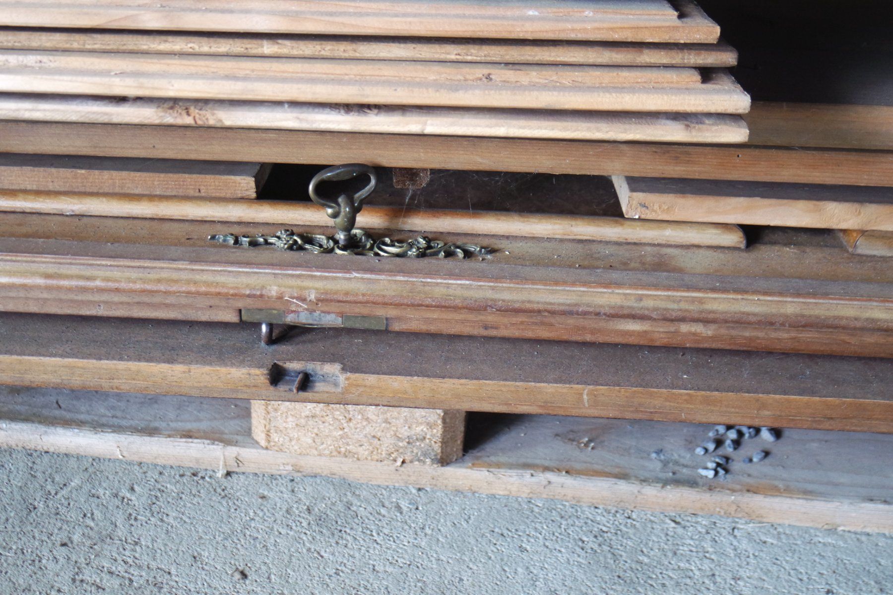 Armadi: armoire Vaudoise – Usato da Avenches venduto da Brocadou 1
