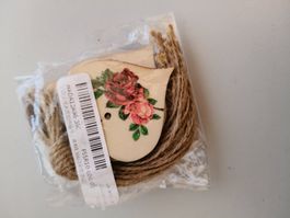 Dekoratives Holzschild mit Rosenmotiv