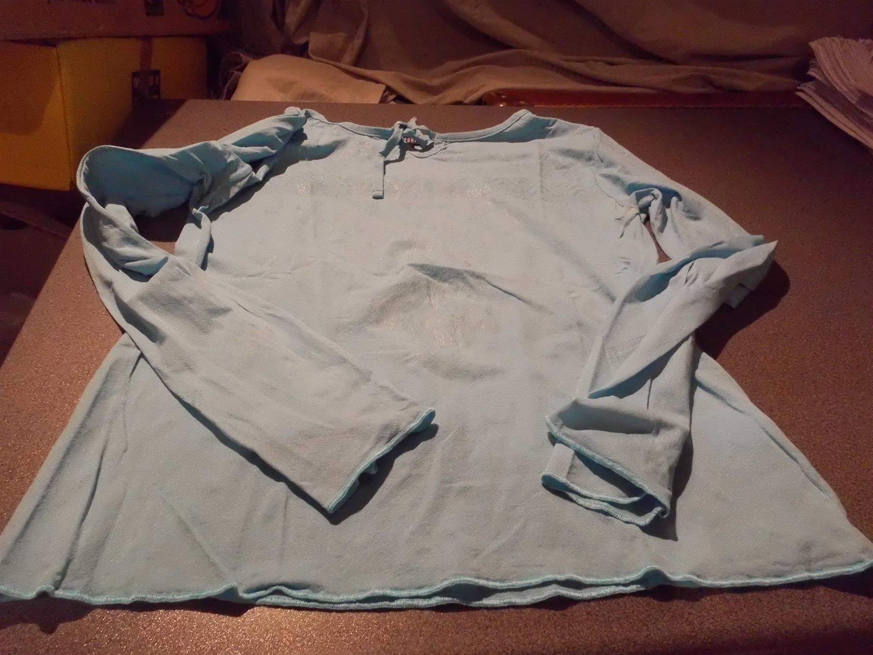 Pulls & Sweat-shirts: Pullover Grösse XL, Ipuri, hellblau – D'occasion à Zürich par abraxas1291