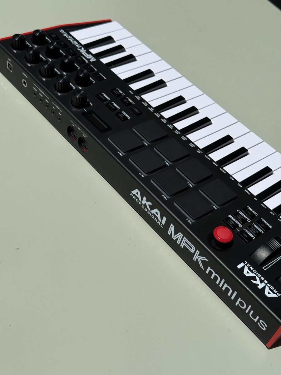 Akai Strumenti musicali: Akai Professional MPK mini plus – Usato da Grossaffoltern venduto da buzz12 2