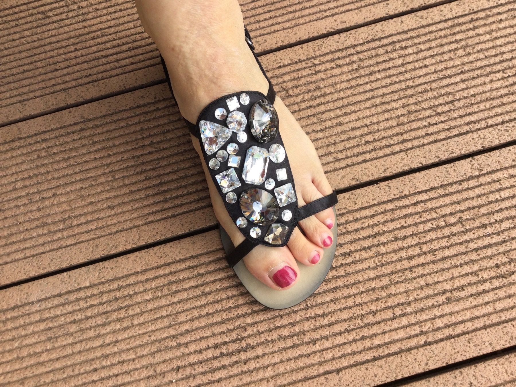 Cube Scarpe da donna: Sandalettes noires satinées big strass – Nuovo e nell'imballaggio originale da Agiez venduto da chouchanelle