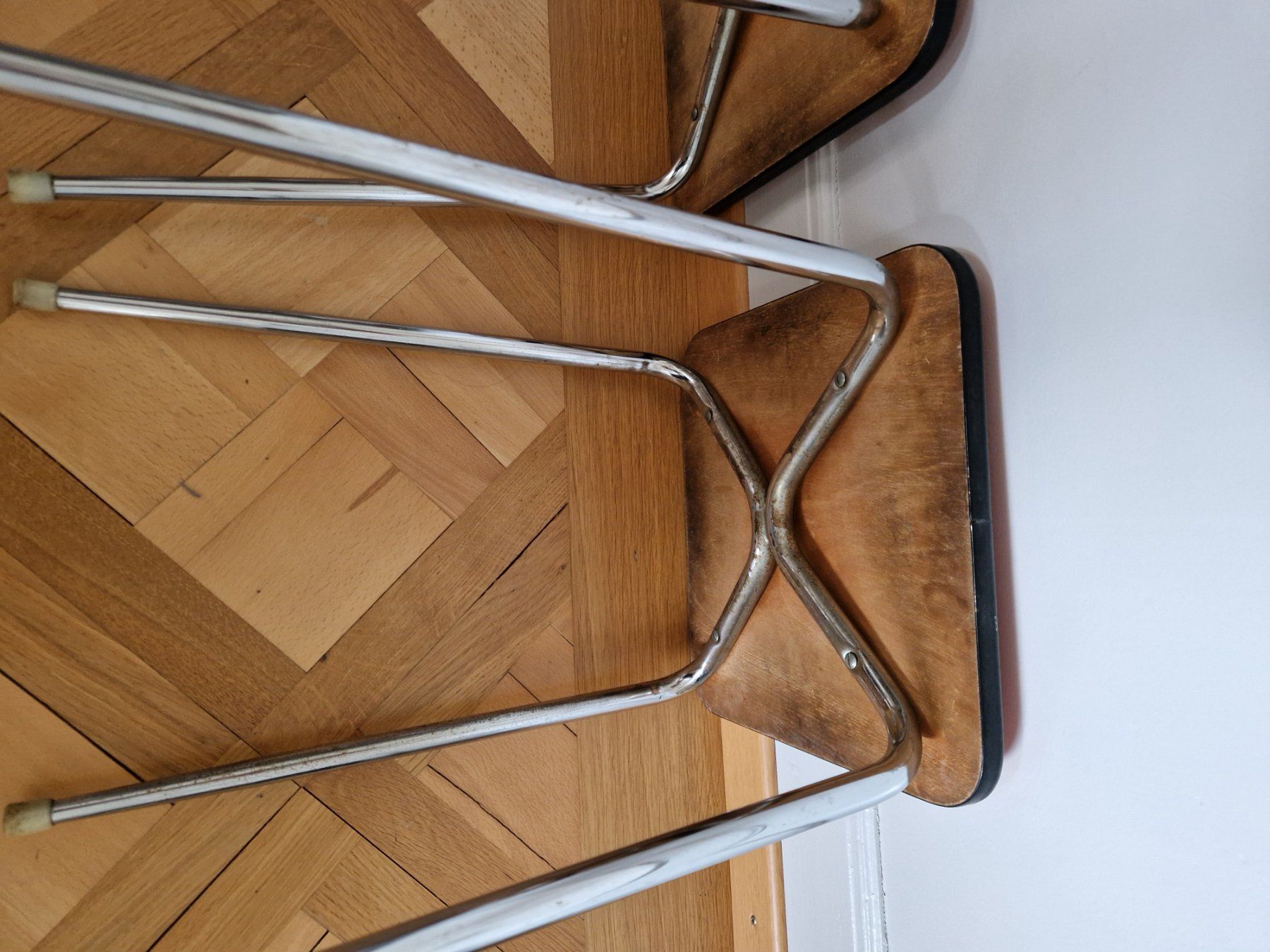 Sgabelli: 3 schöne Hocker  \ Stühle \ Schemel – Usato da Thun venduto da pfuedrikson 5