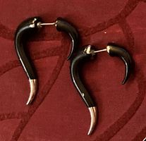 Boucles d'oreilles faux écarteurs, corne noir argenté