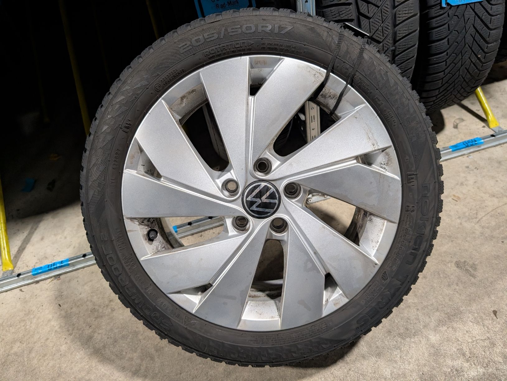 Volkswagen Pneumatici & Ruote complete: VW Golf 8 GTI Winterkompletträder  – Usato da Büron venduto da Raku99