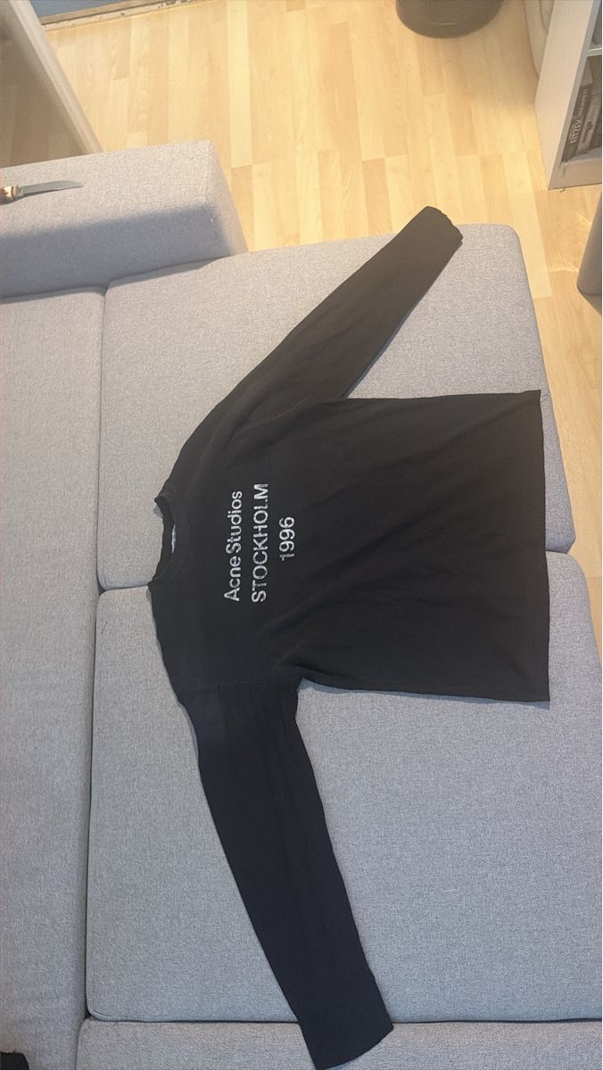Acne Studios Maglioni & Felpe: ACNE STUDIOS STOCKHOLM 1996 Langarmshirt Schwarz – Usato da Winterthur venduto da Kxio.4