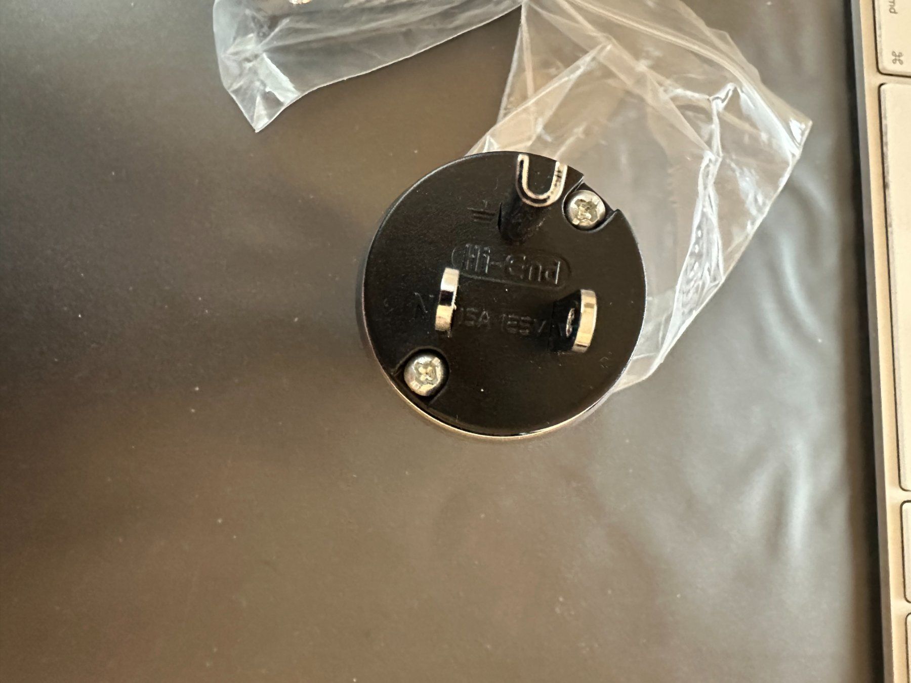 Spine: 3 Stück audiophile Strom-Stecker, US – Usato da Uster venduto da Ausone 1