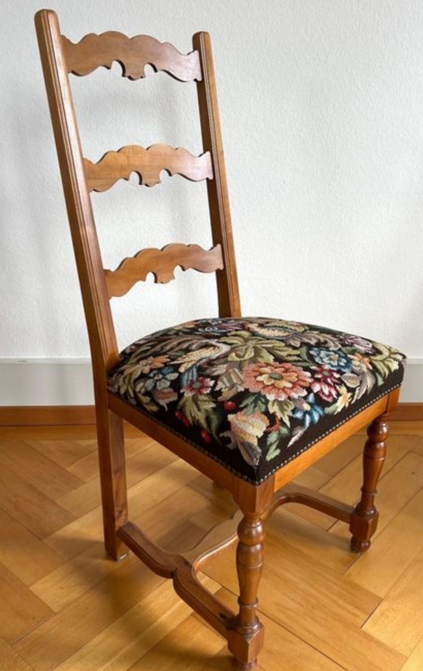 Stühle: 5 Antike Stühle mit Hocker und verschiedene Blumenmuster – Gebraucht aus Gelterfingen von charly3333 1