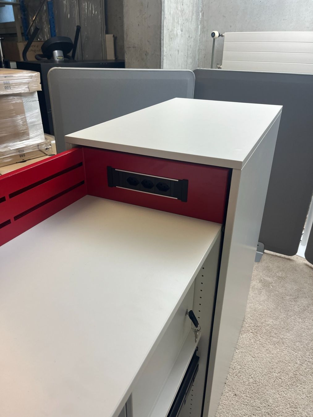 Armadi: Steelcase Apothekerschrank – Nuovo (secondo la descrizione) da Bern venduto da FRazziniAG 2