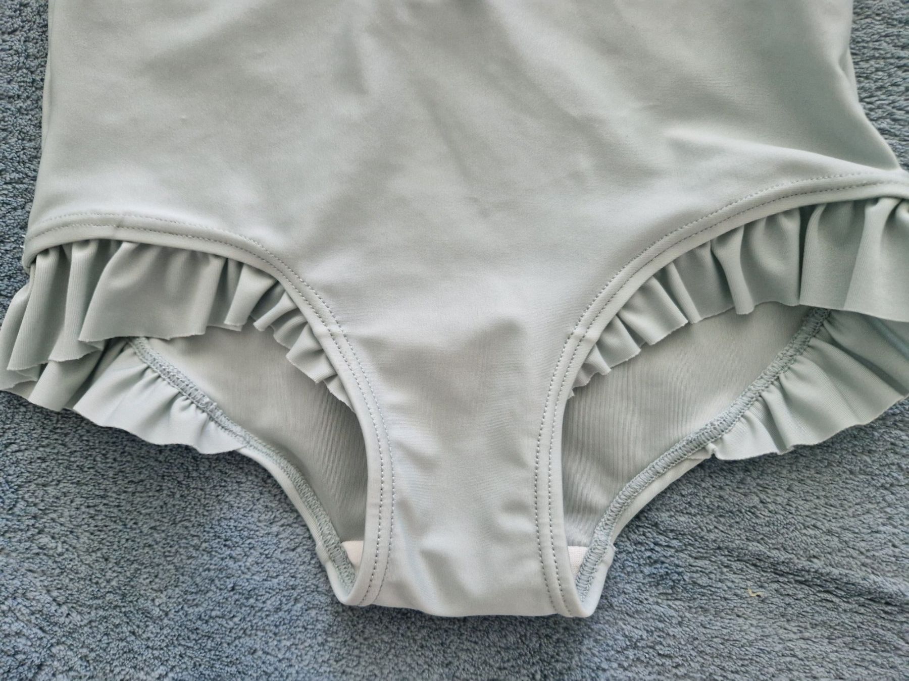 H&M Badehosen & -kleider: Badeanzug mit Langarm grösse 86/92 – Gebraucht aus Heimberg von Eleanor20 2