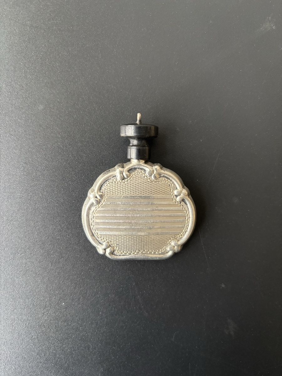 Flaconi: Jugendstil Parfumflakon aus 900er Silber – Usato da Winterthur venduto da Anelina_