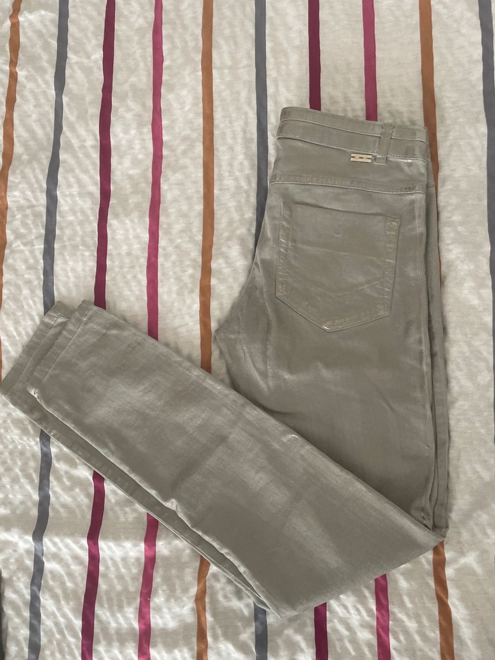 Pantalons: Hose glänzend – Neuf (Voir description) à Basel par AnMi22