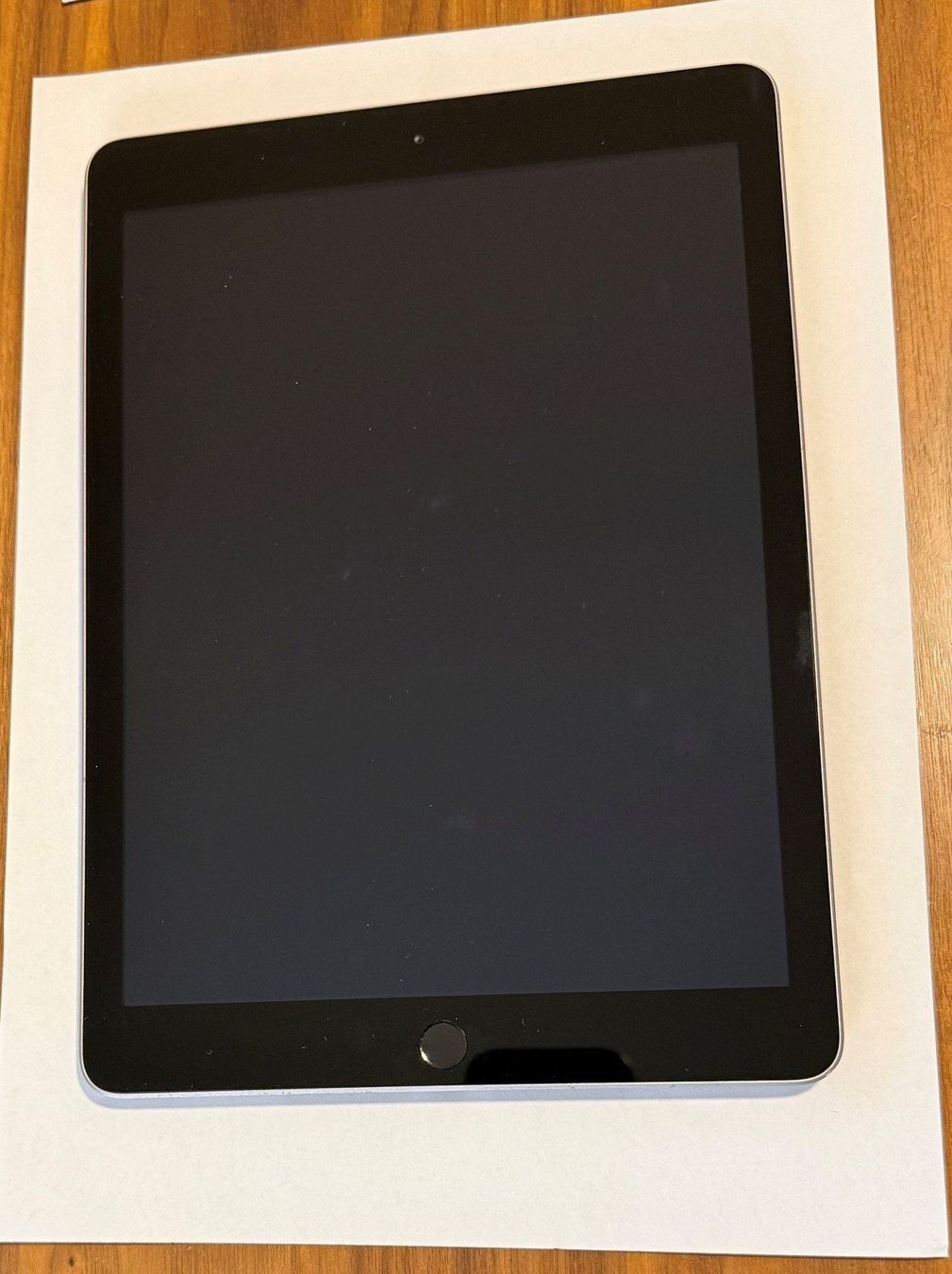 Apple Tablet PC: Apple iPad, Silber, Generation5 – Usato da Unterägeri venduto da Seme