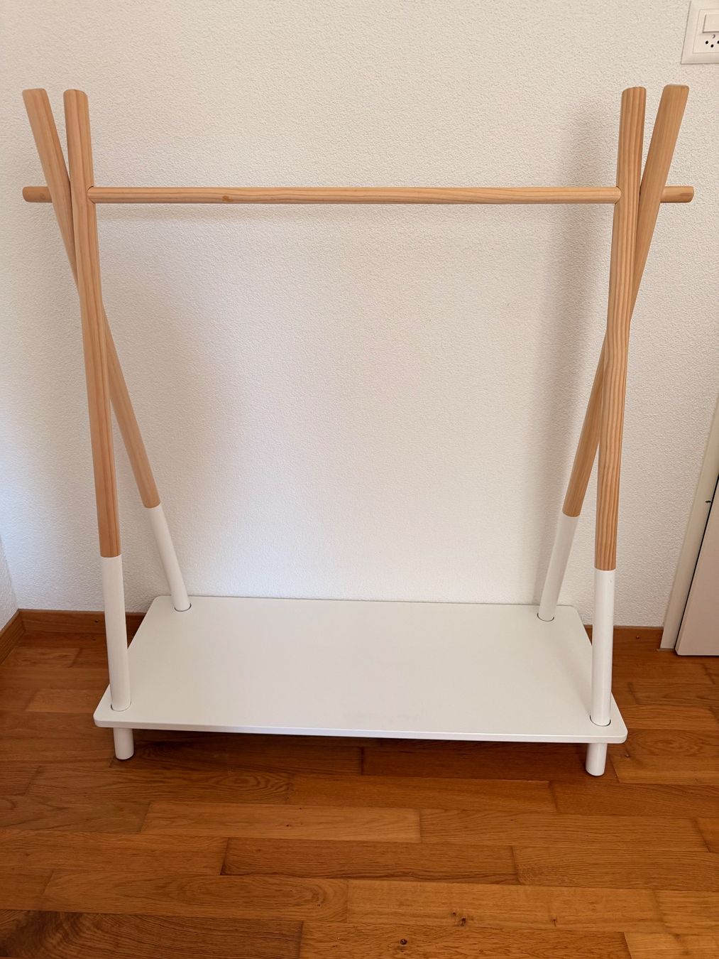 Vertbaudet Garderobe: Garderobenständer "Tipi" - weiss – Gebraucht aus Pfäffikon ZH von PatriciaB23 1
