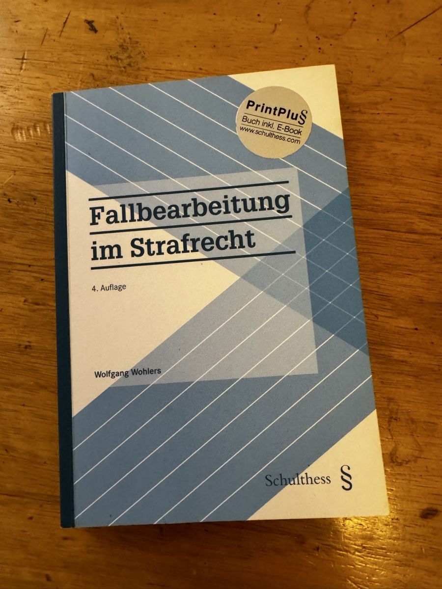 Bücher: Fallbearbeitung im Strafrecht – Gebraucht aus Bern von cloudy.