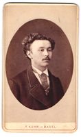 Fotografie F. Kuhn, Basel, Porträt eine