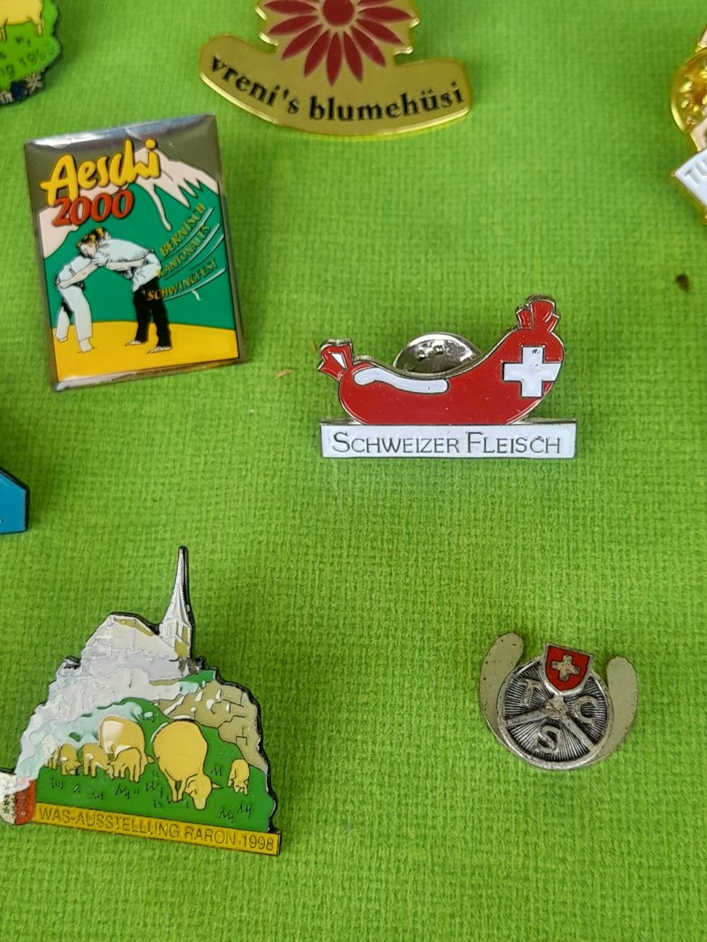 Placchette & Badge: Lot Pins/Anstecknadeln – Usato da Aeschi b.Spiez venduto da 52_wochen 5