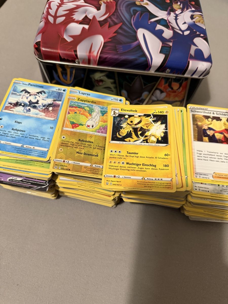 Pokémon Sammelbilder & Trading cards: Pokemon 400+Stk Karten Sammlung mit Metalbox – Gebraucht aus Niederbipp von yar_tf6f 1