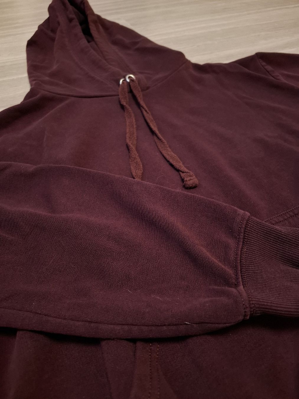 H&M Pulls & Sweat-shirts: pull à capuche bordeaux – D'occasion à Ecublens FR par ame_y8tq 3