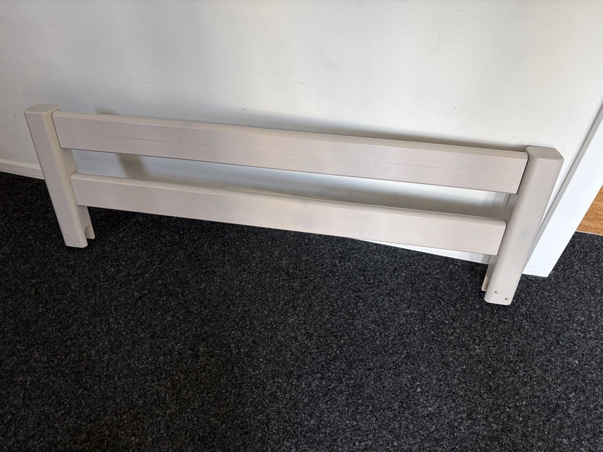 Betten: Seitenausfallschutz Flexa Bett – Gebraucht aus Jaberg von Sportlochi