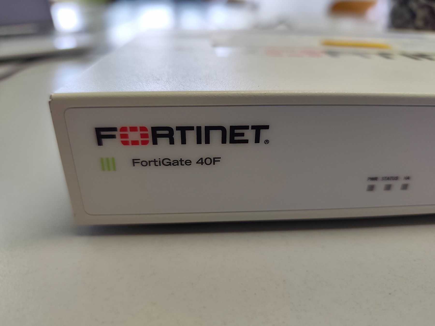 Firewall: Fortinet FortiGate 40F (Gerät Nr. 2/2) Hardware Firewall – Usato da Bern venduto da Swt0 1