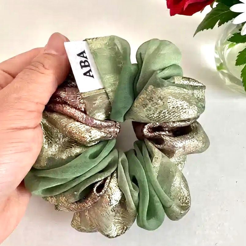 Accessori per capelli: Luxus Scrunchie Chiffon - Handgemachte - Unikat - Neu! – Nuovo e nell'imballaggio originale da Vals venduto da ABA-Atelier 3