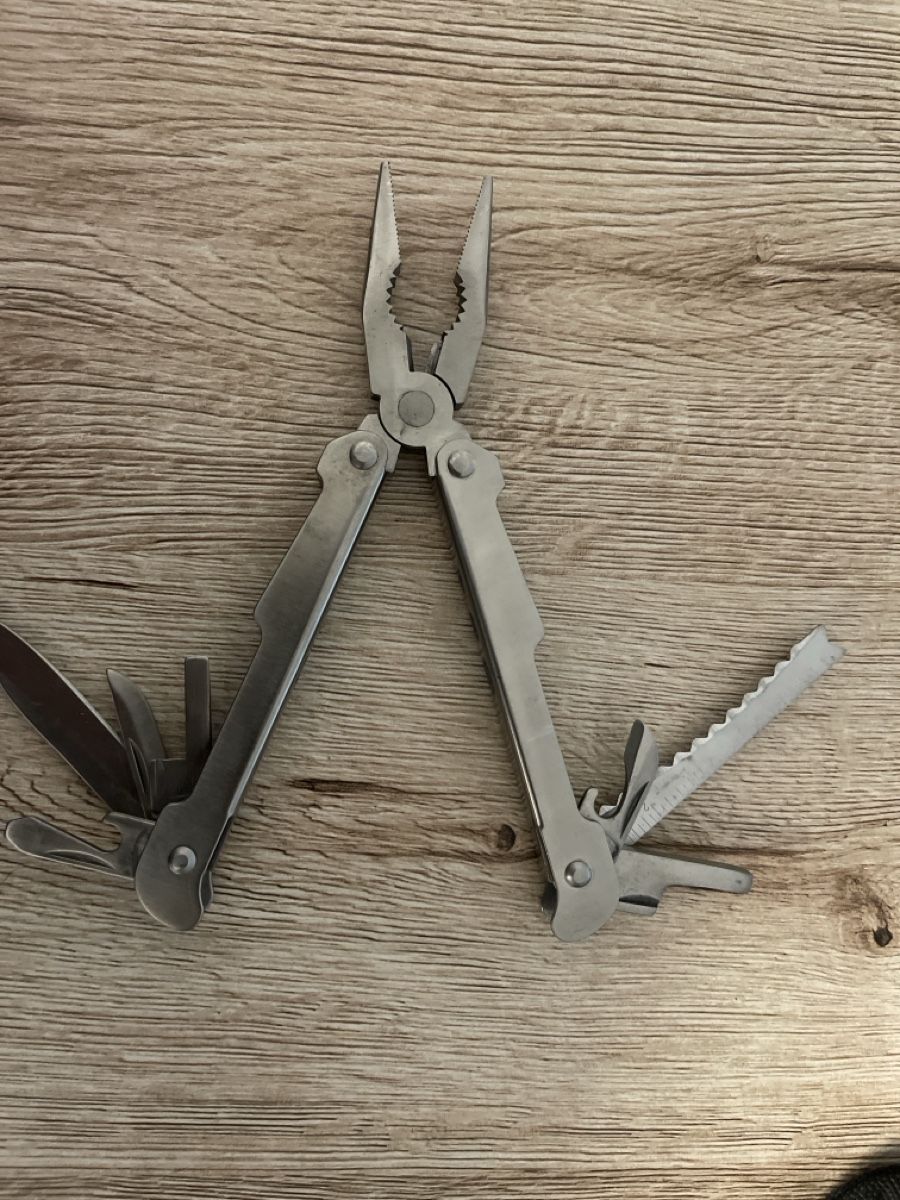 Alle Werkzeuge: Multitool Manor inklusiv Bit-Set und Etui gebraucht – Gebraucht aus Chur von eagle86federico