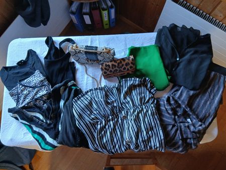 Kleider und Taschen Damen  Grösse S und M, guter Zustand, 16